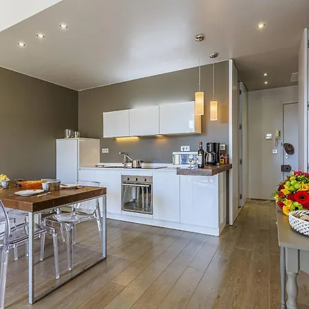 Fleurs 22 - Center - Modern W Terrace