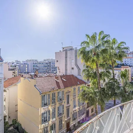 Fleurs 22 - Center - Modern W Terrace