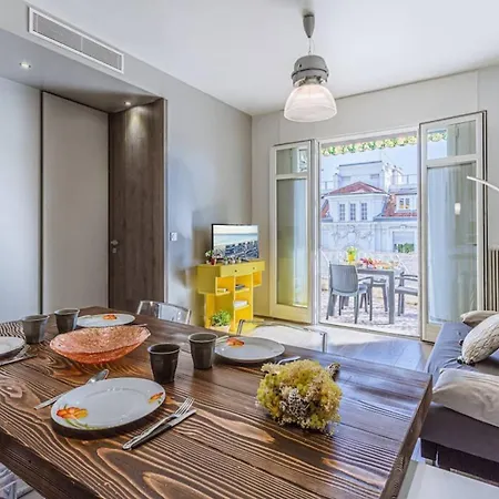 Fleurs 22 - Center - Modern W Terrace Apartment *